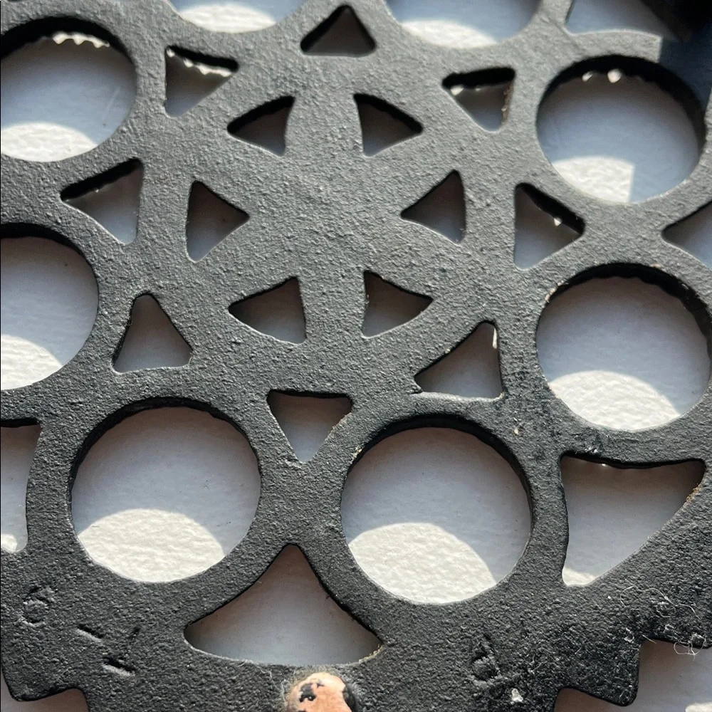 VINTAGE 1948 JZH trivet T-9 HEX Black Cast Iron Trivet
